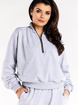 Mikina Infinite You  Mikina s dlhými rukávmi a vysokým golierom. Mikina s ozdobnými švami, predným zipsom a vreckami.