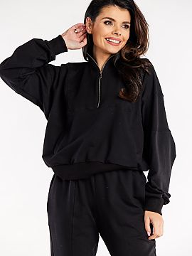 Mikina Infinite You  Mikina s dlhými rukávmi a vysokým golierom. Mikina s ozdobnými švami, predným zipsom a vreckami.