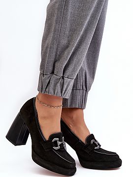 Lodičky na opätku Step in style  Dámske lodičky sú vyrobené z kvalitnej prírodnej kože. Stojí na platforme a masívnom podpätku v tvare stĺpika. Mäkká, kožená s