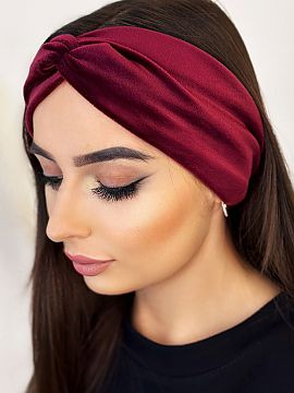 Čelenka IVON  Módna čelenka, dokonalý doplnok jesenného a zimného štýlu. Vyrobená z mäkkého velúru, ktorý je príjemný na dotyk a dokonale sa