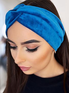 Čelenka IVON  Módna čelenka, dokonalý doplnok jesenného a zimného štýlu. Vyrobená z mäkkého velúru, ktorý je príjemný na dotyk a dokonale sa