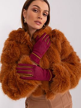 Rukavice AT   Elegantné dámske rukavice z hladkej tkaniny s kontrastnými vložkami medzi prstami. Ozdobné kontrastné pletené pásiky na zápästí.