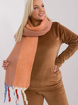 Šál AT  Táto dlhá šatka s ozdobnými pruhmi a zaujímavými vzormi je dokonalým doplnkom vášho jesenno-zimného šatníka. Je vyrobená z odol