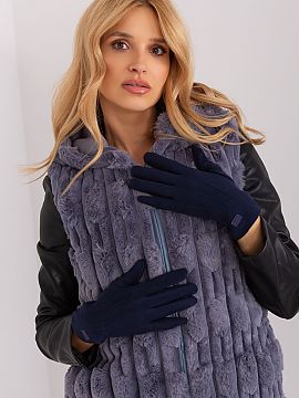 Rukavice AT  Elegantné dámske rukavice z hladkej zateplenej tkaniny. Ozdobné nášivky na zápästí. Ukazovák s vyšívaným kvetom, ktorý umožňu