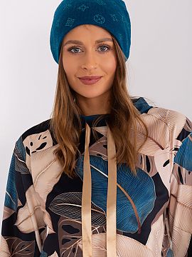 Čiapka AT  Teplá dámska zimná čiapka z kašmíru s ozdobnou kamienkovou aplikáciou.