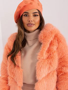 Baret AT  Pletená baretka so zaujímavou kamienkovou aplikáciou.