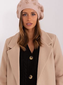 Baret AT  Pletená baretka so zaujímavou kamienkovou aplikáciou.