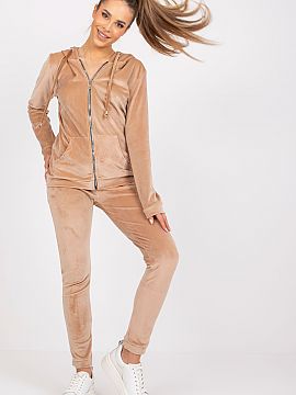 Sada Relevance  Velúrová súprava pozostávajúca z mikiny a dlhých nohavíc. Mikina s dlhými rukávmi a kapucňou, zapínanie na zips. Vrecká na predn