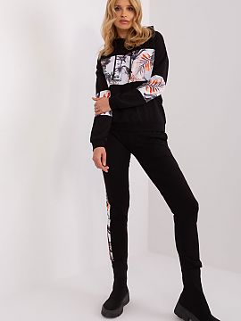 Sada Relevance  Táto tepláková súprava je kombináciou vynikajúceho pohodlia a originálneho štýlu. Súprava je kvintesenciou ležérnosti a uvoľnen