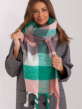 Šál AT  Tento dlhý farebný károvaný šál je dokonalým doplnkom vášho jesenného/zimného šatníka. Je vyrobený z odolného polyesteru a je