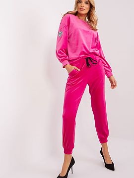 Sada Italy Moda  Táto elegantná a ženská tepláková súprava z velúrovej pleteniny je kombináciou príjemného pohodlia a elegantného štýlu. Mikina