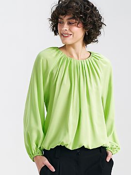 Blúzka Nife  Táto blúzka s pravidelným a voľným strihom je jedinečným kúskom šatníka, ktorý je ideálny na letné dni. Blúzka je vyrobená z 