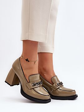 Lodičky na opätku Step in style  Kožené lodičky sú ideálnou voľbou pre každú ženu, ktorá oceňuje módnu a pohodlnú obuv! Tento model stojí na jemnej platforme a