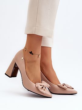 Lodičky na opätku Step in style  Elegantné lodičky na pevnom podpätku sú ideálnou voľbou na mnohé príležitosti. Sú vyrobené s dôrazom na detail a majú mäkkú a