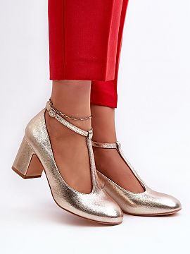 Lodičky na opätku Step in style  Dámske lodičky z ekokože sú ideálnou obuvou pre ženy, ktoré oceňujú štýl a pohodlie. Stabilný opätok v podobe stĺpika. Vpredu 