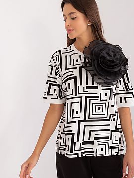 Blúzka Lakerta  Spoznajte elegantnú každodennú blúzku, ktorá sa skvele hodí nielen do práce, ale aj pri každodenných aktivitách. Táto blúzka kom