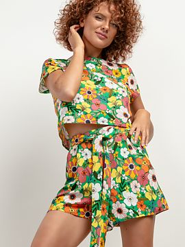 Boxerky Tessita  Viskózové šortky T411 sú ideálnou voľbou na letné dni. Ich vzorovaný dizajn z nich robí dokonalý doplnok vášho letného šatník