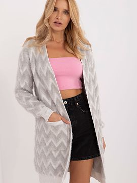 Kardigán AT  Kardigán bez zapínania v casual štýle je ideálnou vrstvou na každý deň, ktorá kombinuje pohodlie s jemnou eleganciou. Vyhotovený z