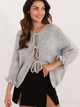 Sveter na rozopínanie Italy Moda  Dámsky ležérny sveter, ideálny na každodenné príležitosti. Má jednofarebný vzor, ktorý mu dodáva minimalistický, univerzálny c