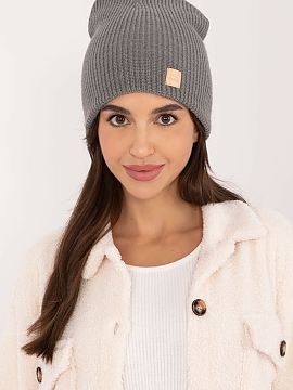 Čiapka Rue Paris  Čiapka, ktorá spája pohodlie a módny dizajn. Je vyrobená z mäkkého akrylu a dokonale prilieha k hlave. Vďaka hladkému jednofarebné