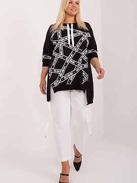 halenka plus size Relevance  Asymetrická blúzka plus size je každodenný kúsok s jednoduchým, elegantným strihom, ideálny na každodenné nosenie. Je vyrobená z 