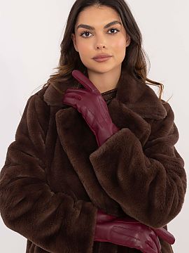 Rukavice AT  Elegantné dámske rukavice z teplého materiálu v kombinácii s ekologickou kožou. Ukazovák s vyšívaným kvietkom umožňujúci obsluh