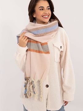 Šál AT  Elegantný šál dlhý 180 cm z polyesteru v škálovom vzore, ideálny na chladnejšie dni. Vyrobený z vysokokvalitného materiálu, posky