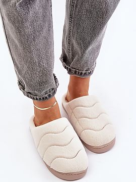 Papuče Step in style  Zadní dámské kožené pantofle s uzavřenými špičkami jsou kombinací stylu a pohodlí. Vyrobena z měkkého, příjemného kožešiny