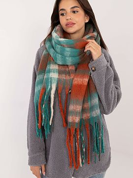 Šál AT  Elegantný šál dlhý 186 cm z polyesteru v klasickom kockovanom vzore, ideálny na chladnejšie dni. Vyrobený z vysokokvalitného materi