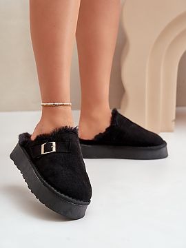 Papuče Step in style  Štýlové dámske papuče na hrubej podrážke sú ideálnou voľbou na chladnejšie dni. Zateplené mäkkou kožušinou poskytujú výnimo