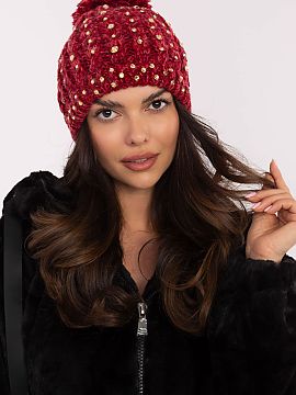 Čiapka AT  Elegantná a štýlová čiapka pre ženy, ktoré chcú spojiť teplo s elegantným vzhľadom. Vyrobená z mäkkého, teplého materiálu, i