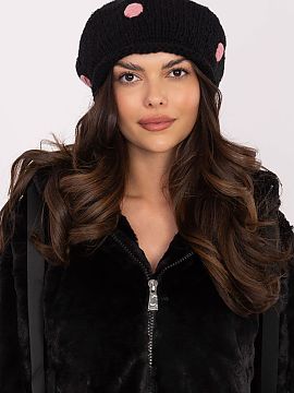 Čiapka AT  Útulná a štýlová zimná čiapka, ktorá kombinuje pohodlie a módný vzhľad. Vyrobená z mäkkého, príjemného na dotyk materiálu, 