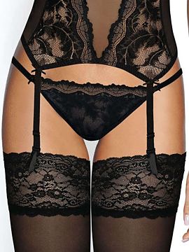 String Mat  Senzuálne tangá Olivia v čiernom farebnom prevedení. Majú klasický strih. Vyrobené z krásnej čipky. Na zadnej strane je vložka z s