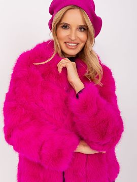 Baret AT  Tento hladký baret je klasika, ktorá pridáva štýl každému outfitu. Vybavený jemnou anténou na vrchole, dodáva charakter a eleganci