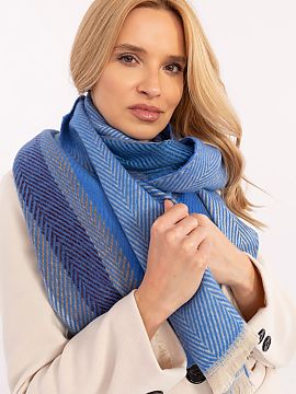 Šál AT  Štýlový zimný šál dlhý 194 cm je ideálnym doplnkom, ktorý poskytne teplo a trendy vzhľad v chladných dňoch. Šál vyniká dominu