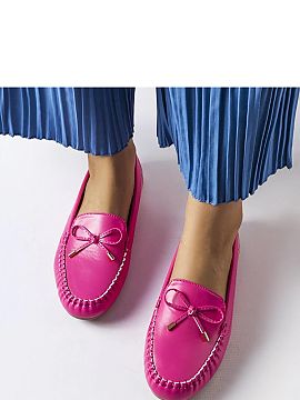 Mokasíny Solea  Ružové mokasíny s mašľou Via Foria sú obuv, ktorá dokonale odráža najnovšie trendy. Ich špičatý nos dodáva eleganciu a vyroben