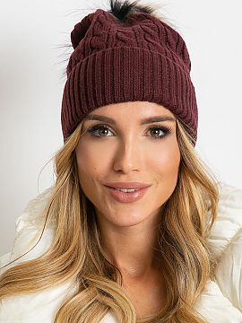 Čiapka AT  Zimná čiapka s širokým lemovaním a nadýchaným pomponom.