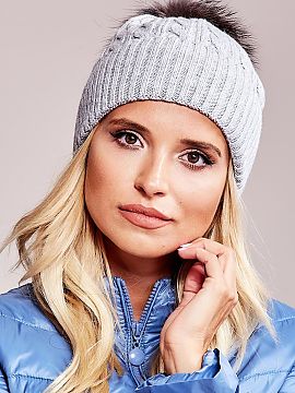 Čiapka AT  Čiapka so širokým lemovaním a chumáčikom.