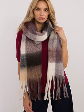 Šál AT  Elegantný šál dlhý 220 cm z polyesteru v klasickom kockovanom vzore, ideálny na chladnejšie dni. Vyrobený z vysokej kvality materiál