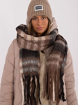 Šál AT  Elegantný šál dlhý 186 cm z polyesteru v klasickom vzore kocky, ideálny na chladnejšie dni. Vyrobený z vysoko kvalitného materiálu,