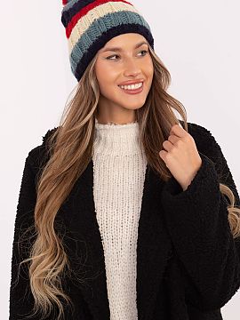 Čiapka AT  Táto rozkošná zimná čiapka je ideálnou voľbou na chladné dni. Vyrobená z mäkkého a teplého materiálu dokonale chráni pred zimo