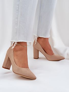 Lodičky na opätku Step in style  Ak hľadáte vhodnú obuv na párty alebo obchodné stretnutia, ste na správnom mieste! Naša ponuka zamszových lodičiek sa skvele osved�