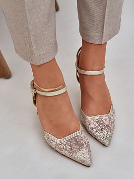 Ihličky Step in style  Lesklé špilky sú ideálnou voľbou pre večerné vychádzky a špeciálne príležitosti. Zapínané na nastaviteľný remienok so sponou