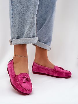 Mokasíny Step in style  Dámske mokasíny z prírodného zamszu sú klasickým návrhom, ktorý nikdy nevyjde z módy. Zaoblené špičky pridávajú jemnosť a mä