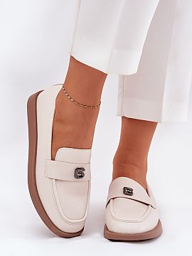 Mokasíny Step in style  Elegantné mokasíny od značky Vinceza, umiestnené na jemnej platforme, ktoré kombinujú pohodlie so subtilným štýlom. Zaoblené špi