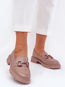 Mokasíny Step in style  Hladké mokasíny vyrobené z ekokože. Predná časť topánok zdobí jemný detail, ktorý zdôrazňuje ich jedinečný charakter. Vďaka 