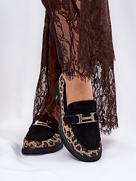 Mokasíny Step in style  Mokasíny pre dámy od značky Vinceza, vyrobené z ekokože, kombinujú eleganciu s moderným štýlom. Na plochom podpätku poskytujú poh