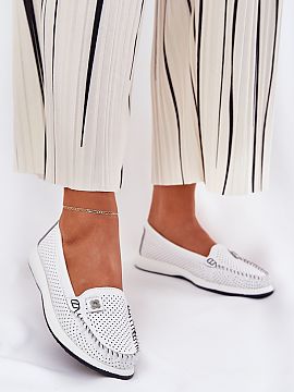 Mokasíny Step in style  Topánky S.Barski pre ženy, ktoré kombinujú ľahkosť a pohodlie. Zaoblené špičky zabezpečujú pohodlie po celý deň, a mäkká kož