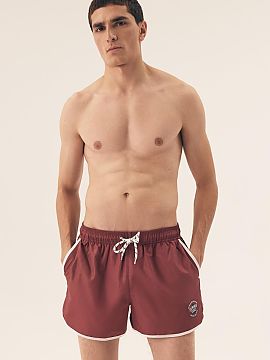 Pánske plavky Henderson  Moderné plavky pre mužov, ktoré kombinujú pohodlie s moderným vzhľadom. Sú vybavené gumou v páse a šnúrkami v pase, vďaka čomu 