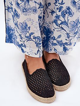Espadrilky Step in style  Espadrily značky Vinceza pre ženy vyrobené z ľahkého textilného materiálu sú ideálnou voľbou na teplé dni. Zaoblené špičky zab